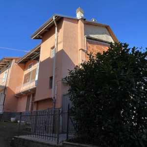 Casa con terreno Piatto